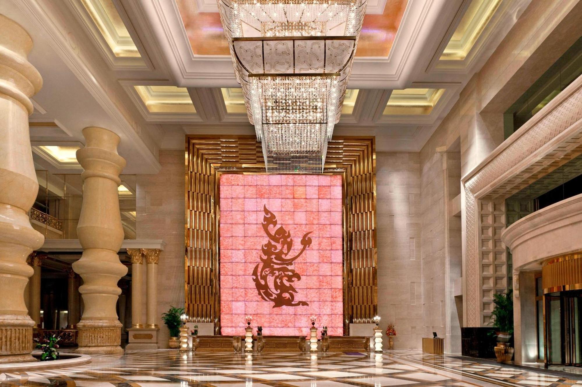 Sheraton Chongqing Hotel Экстерьер фото